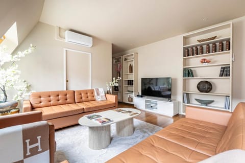 Communal lounge/ TV room, Bed, Living room