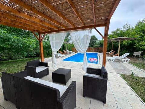 Garden, Swimming pool