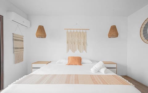 Bed, Photo of the whole room, Bedroom, air conditioner
