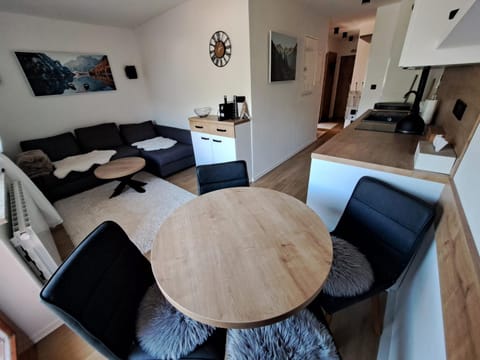 Kitchen or kitchenette, Living room, Seating area, Dining area