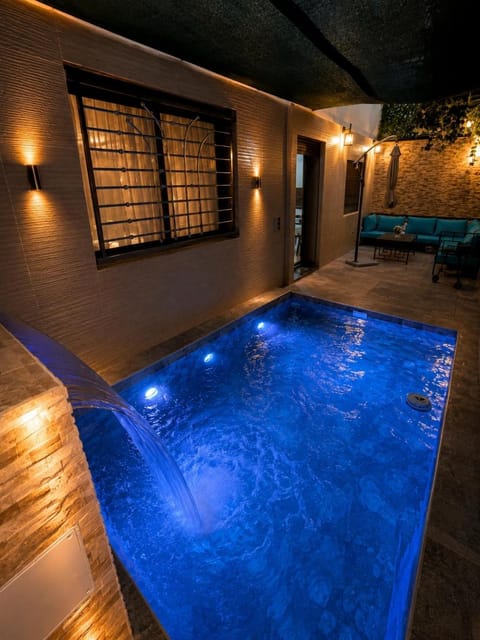 Swimming pool, Swimming pool
