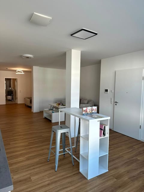 Kitchen or kitchenette, Dining area, minibar