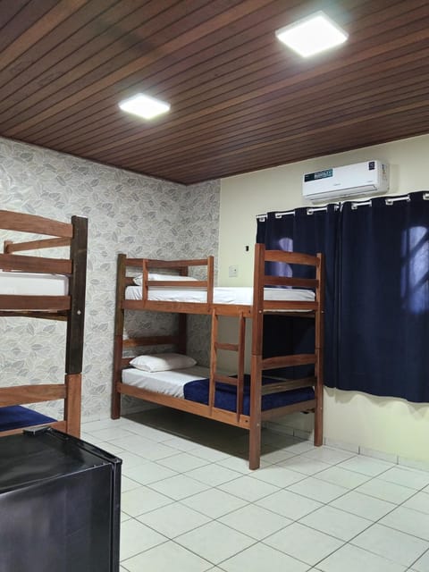 Bedroom, bunk bed