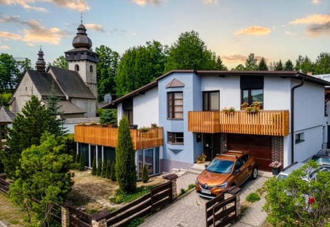 Property building, Garden, Balcony/Terrace, Landmark view