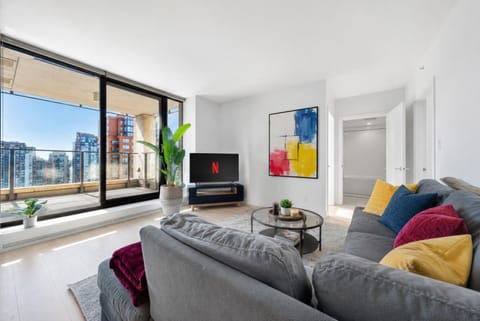 TV and multimedia, Living room, Seating area, Evening entertainment