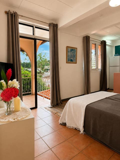 Communal lounge/ TV room, Bed, TV and multimedia, Photo of the whole room, Bedroom