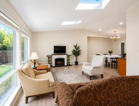 Living room, Seating area, Evening entertainment