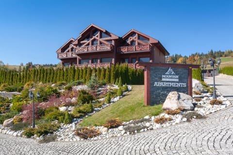 Property building, Restaurant/places to eat, Food close-up, Property logo or sign, Garden, Hot Tub, Ski School, Skiing, Balcony/Terrace, Lobby or reception, Lounge or bar, Banquet/Function facilities, Hiking, Cycling, Mountain view, Alcoholic drinks, Non alcoholic drinks, Family