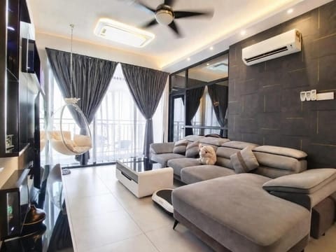 Communal lounge/ TV room, TV and multimedia, Living room, Evening entertainment, air conditioner