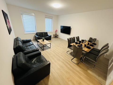 Communal lounge/ TV room, TV and multimedia, Living room, Seating area