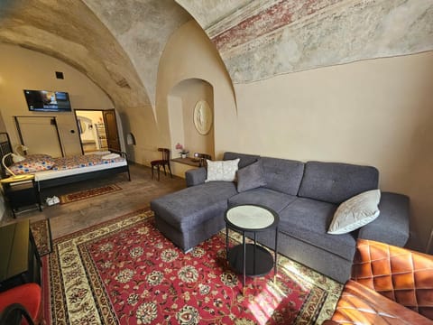 TV and multimedia, Living room, Seating area, Evening entertainment