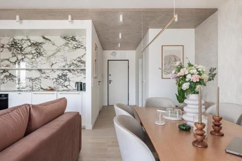 Kitchen or kitchenette, Living room, Seating area, Dining area