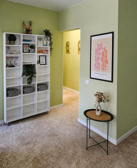 Library, Living room, Seating area