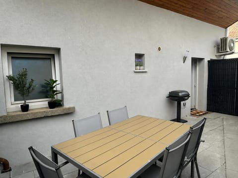 Patio, BBQ facilities