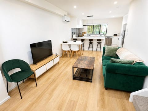 TV and multimedia, Kitchen or kitchenette, Dining area