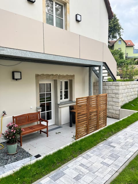 Property building, Day, Balcony/Terrace