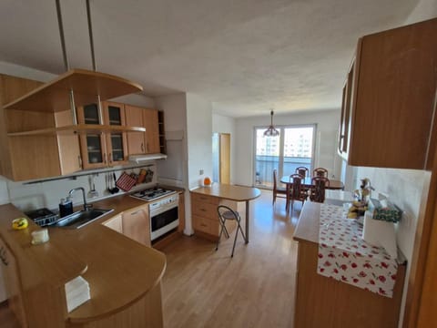 Kitchen or kitchenette, Seating area, Dining area, dishwasher, oven