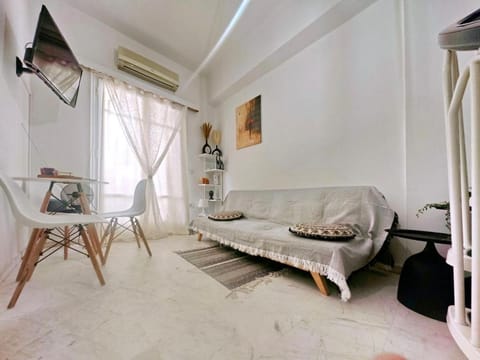 TV and multimedia, Balcony/Terrace, Living room, Photo of the whole room, Seating area, air conditioner