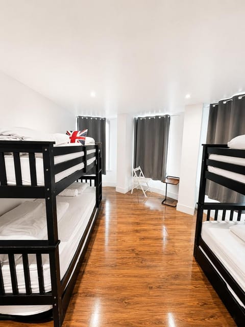 Photo of the whole room, Bedroom, bunk bed, towels
