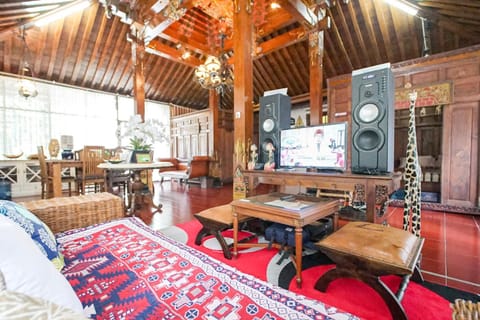 Communal lounge/ TV room, TV and multimedia, Living room