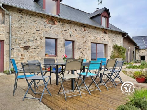 Property building, Patio, Day