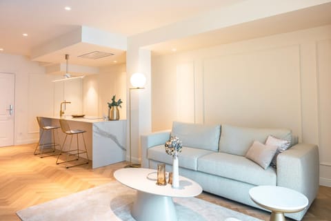 Kitchen or kitchenette, Living room, microwave