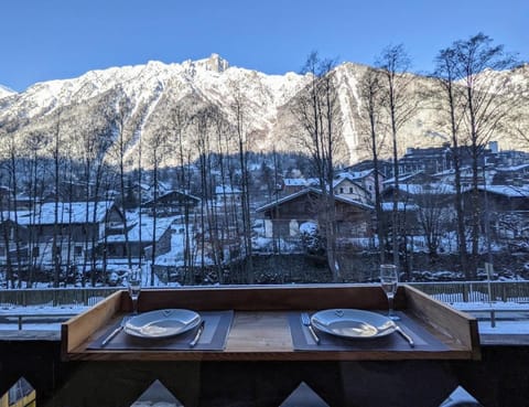 Day, Natural landscape, Winter, Dining area, Mountain view