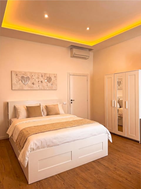 Bed, Photo of the whole room, Bedroom, wardrobe, air conditioner