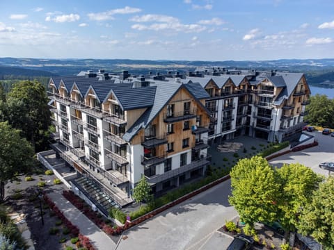 Property building, Day, Neighbourhood, Natural landscape, Bird's eye view, City view, Lake view, Lake view, Mountain view, Mountain view, Street view, Location, Parking