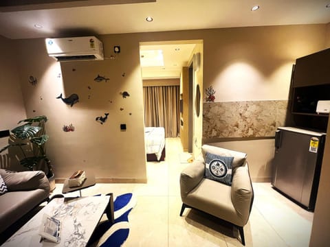 Bed, Kitchen or kitchenette, Living room, Photo of the whole room, Seating area, Bedroom, air conditioner