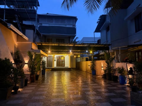 Property building, Facade/entrance, Parking