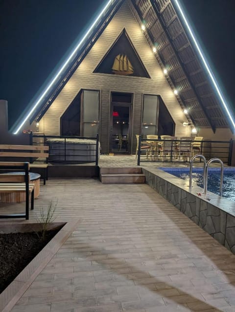 Property building, Patio, Hot Tub, Pool view