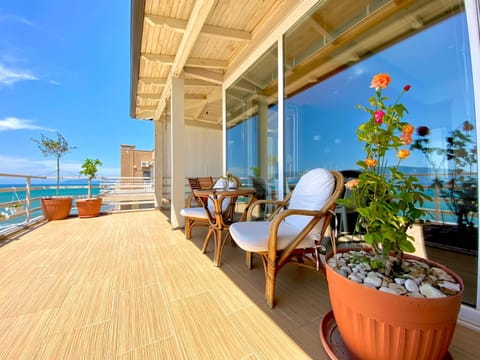 View (from property/room), Balcony/Terrace