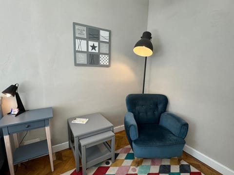 Seating area, Bedroom