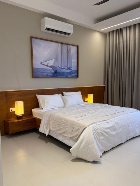 Bed, Photo of the whole room, Bedroom, air conditioner
