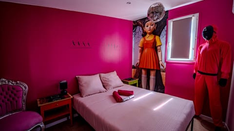 Photo of the whole room, Bedroom