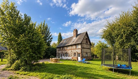 Property building, Spring, Day, Natural landscape, Garden view