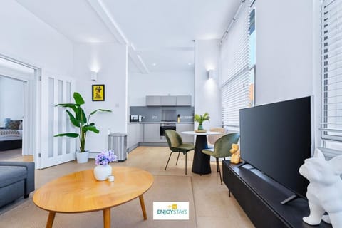 TV and multimedia, Kitchen or kitchenette, Living room, Dining area