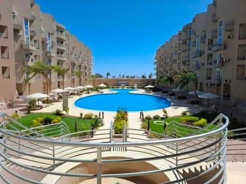 Property building, Neighbourhood, Garden, Pool view, Swimming pool
