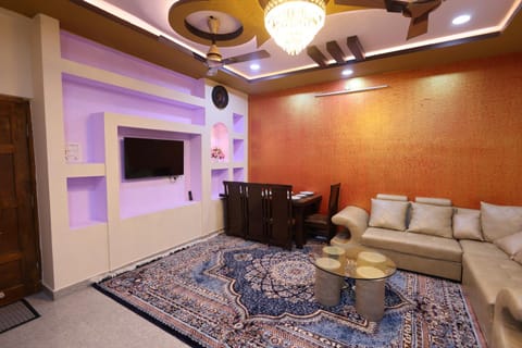 Communal lounge/ TV room, TV and multimedia, Living room, Seating area