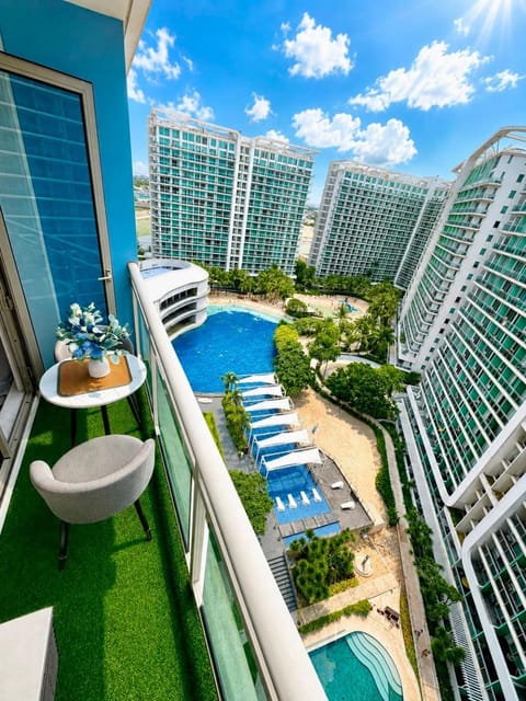 View (from property/room), Balcony/Terrace, Swimming pool