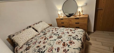 Bed, Photo of the whole room, Bedroom, wardrobe