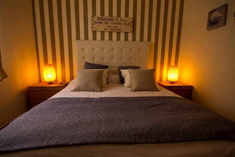 Night, Decorative detail