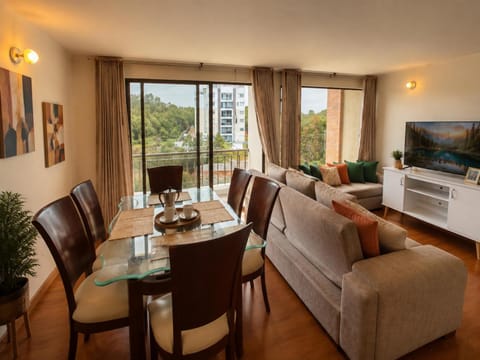 Communal lounge/ TV room, Living room, Dining area, Evening entertainment