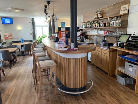 Restaurant/places to eat, Lounge or bar, Drinks