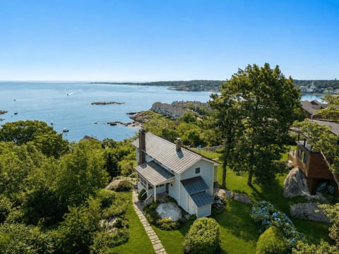 Property building, Day, Natural landscape, Bird's eye view, Garden, Sea view