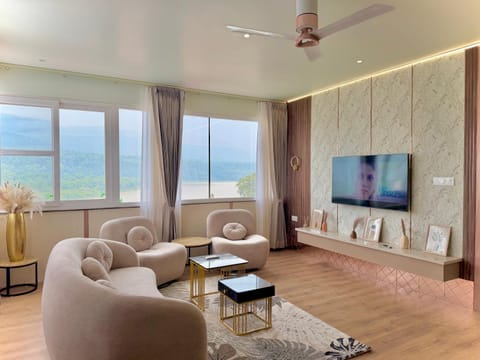 Communal lounge/ TV room, Living room, Seating area