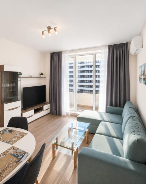 Communal lounge/ TV room, TV and multimedia, Living room, Seating area, Evening entertainment