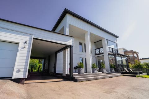 Property building, Day