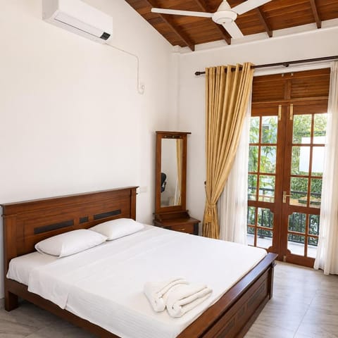 Bed, Photo of the whole room, Bedroom, air conditioner